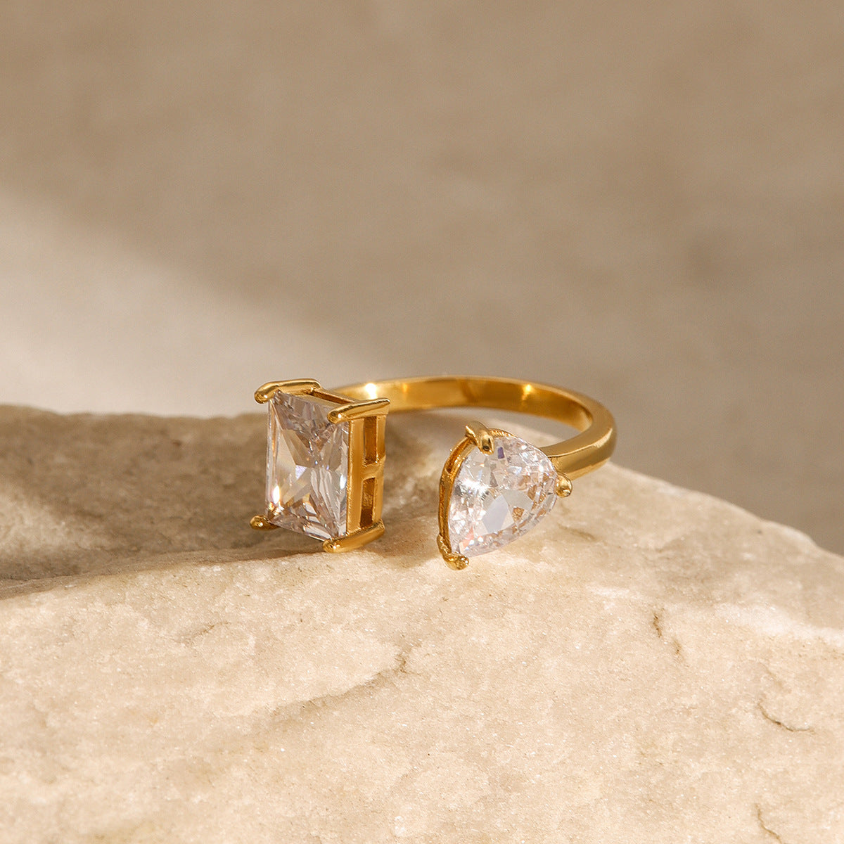 1 Stück Zarte verstellbare Ringe aus Edelstahl mit vergoldetem Zirkonia für Damen