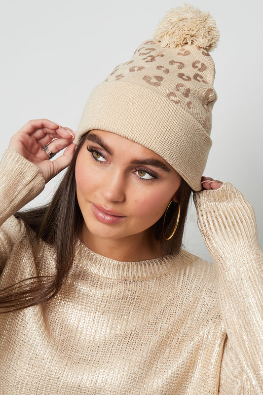 Bommelmütze mit Tigermuster – Beige