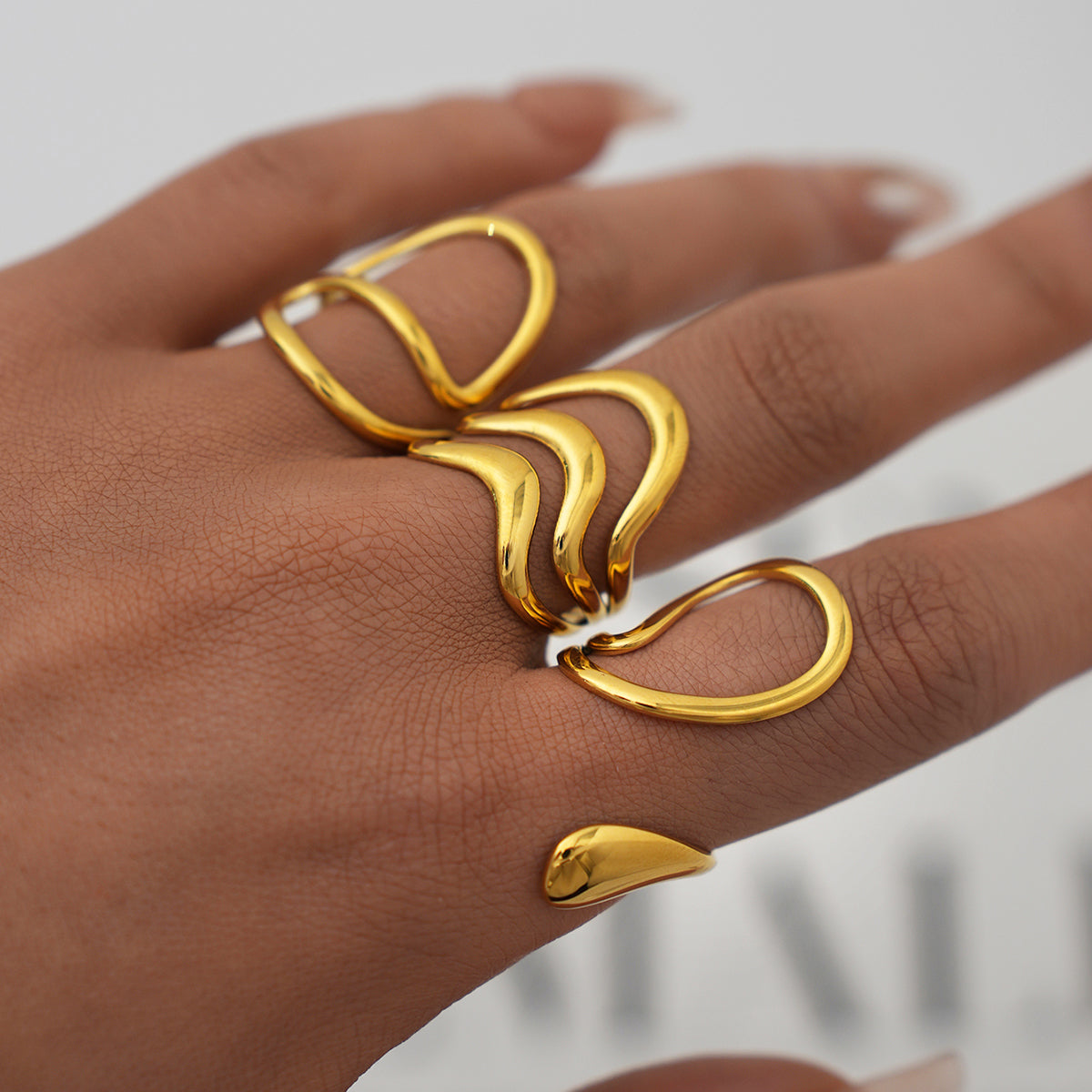 Statement-Ringe aus Edelstahl in Goldfarbe