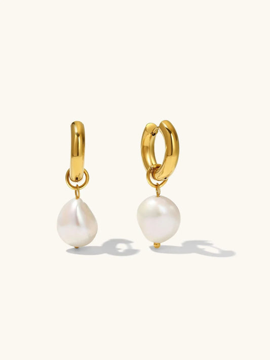 Ohrringe mit Pearl-Anhänger Gold