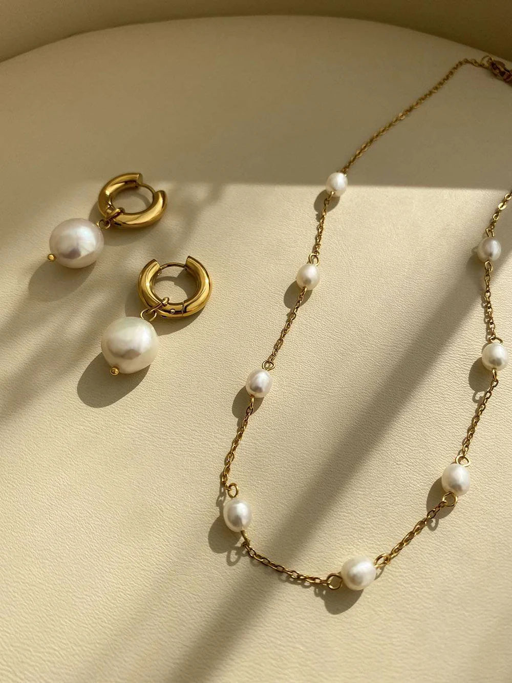 Pearl Satellite Halskette Gold